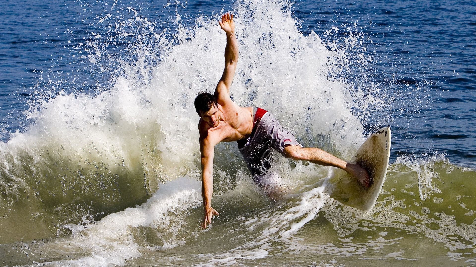 世界杯爆点不断：精彩瞬间一次次刷屏！，世界杯爆冷夺冠